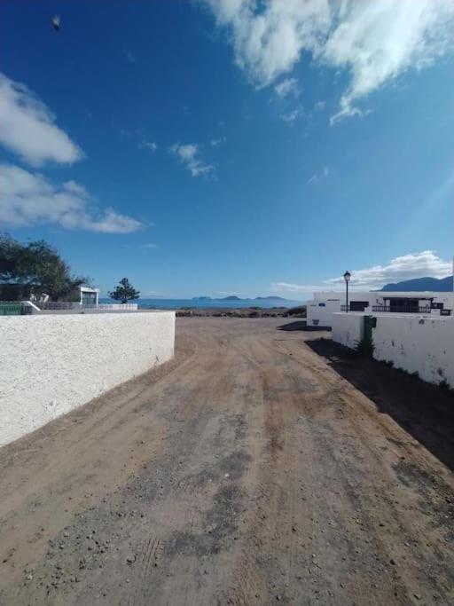 Famara, Apto. En Zona Tranquila A 200M Del Mar. Exterior photo