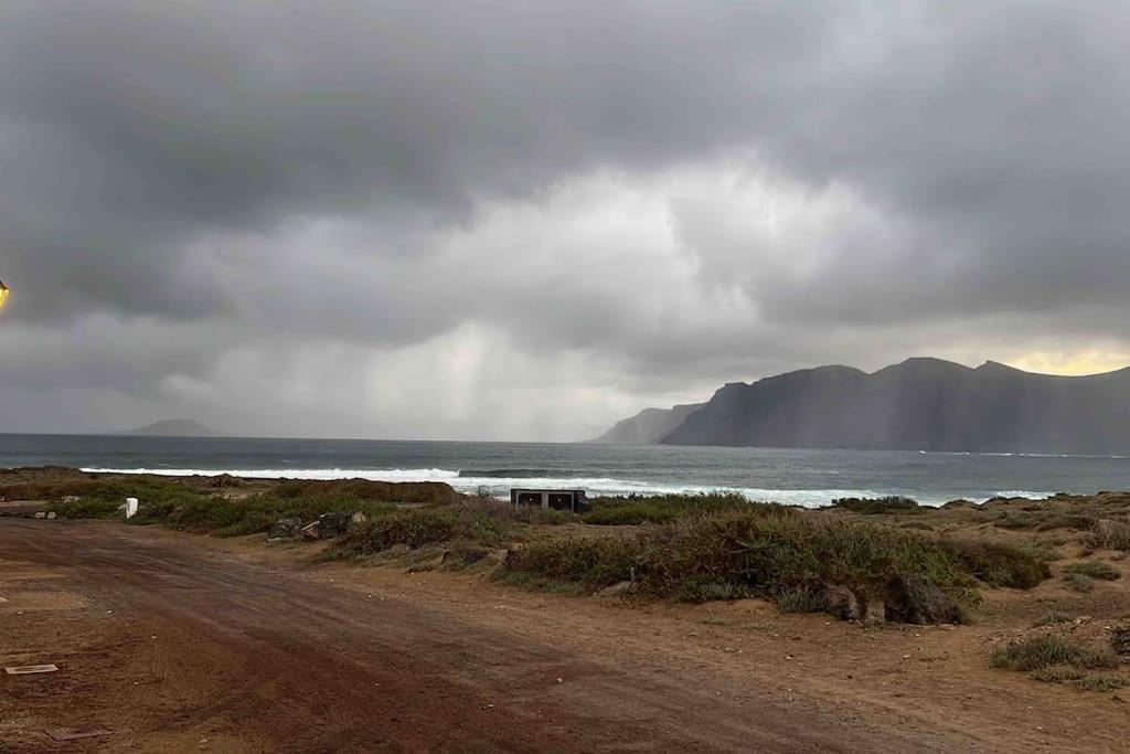 Famara, Apto. En Zona Tranquila A 200M Del Mar. Exterior photo